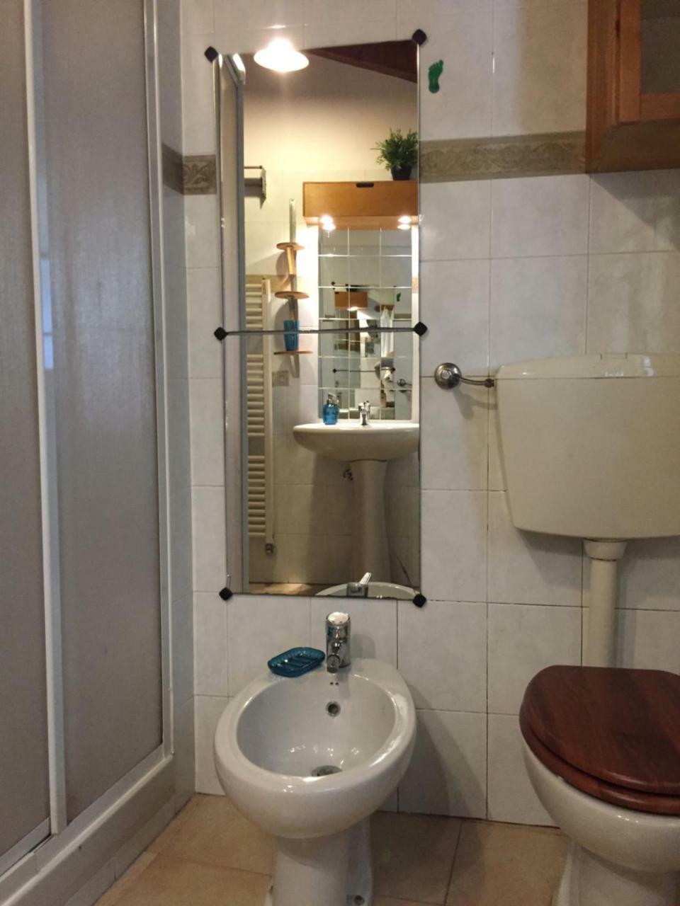 Cozy Garden Retrait Apartamento Varenna Exterior foto