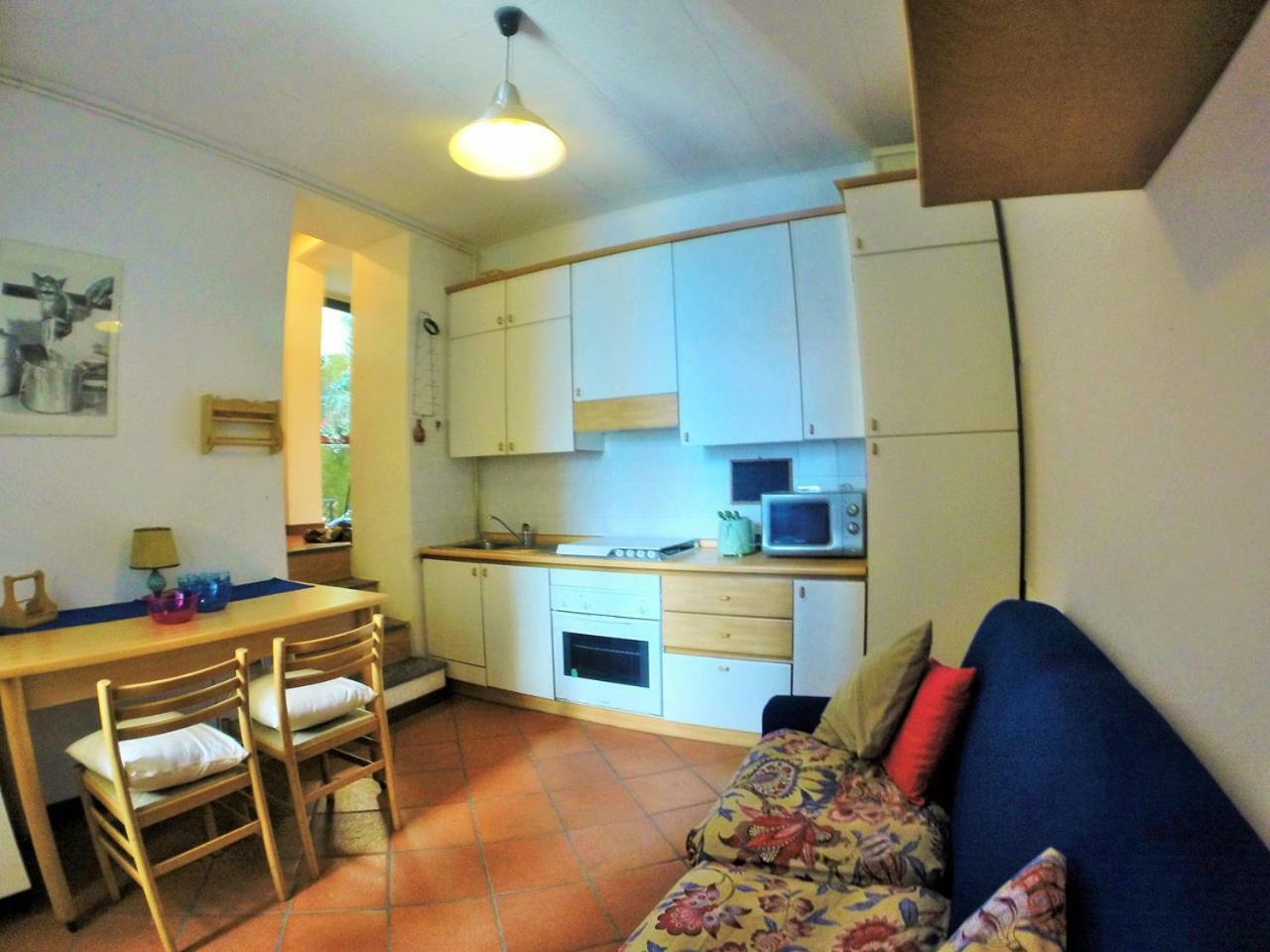 Cozy Garden Retrait Apartamento Varenna Exterior foto